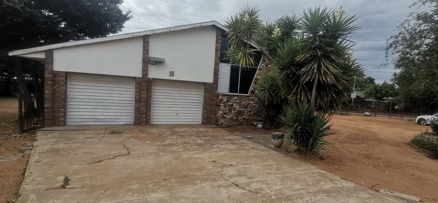 4 Bedroom Property for Sale in Roosheuwel North West